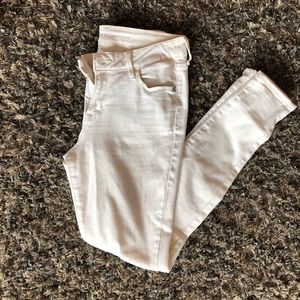 White denim pants